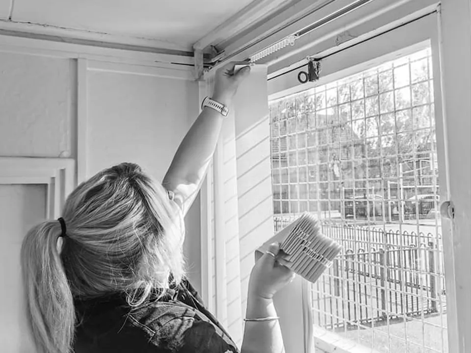 how to fit a vertical blind